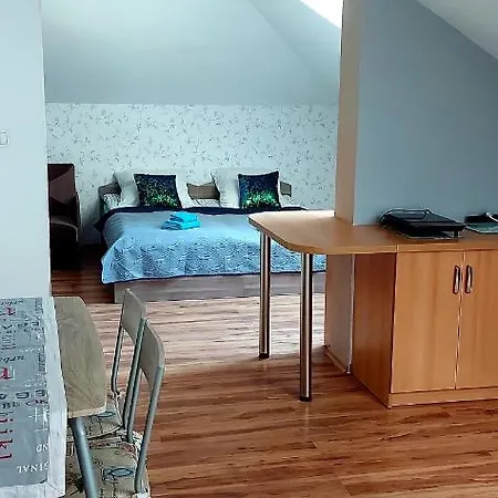 ホームステイ Przy Lesie ポッドンビエ